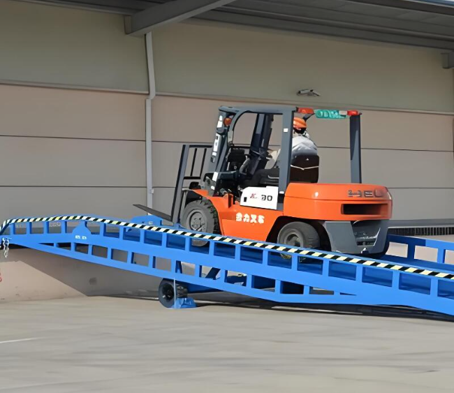乌坡镇移动式卸货平台（叉车用）